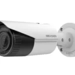 كاميرا بوليت شبكية هيكفيجن 2 MP بعدسة متغيّرة البعد بمحرّك DS-2CD3621G0-IZS